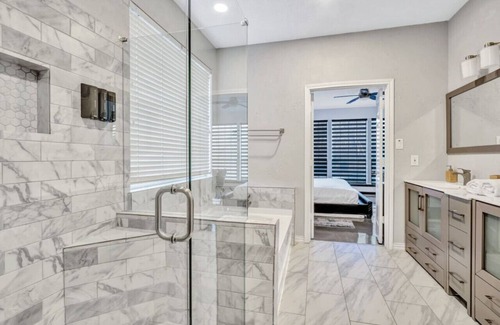 Dallas House | Poolside Paradise: 5BD Retreat
