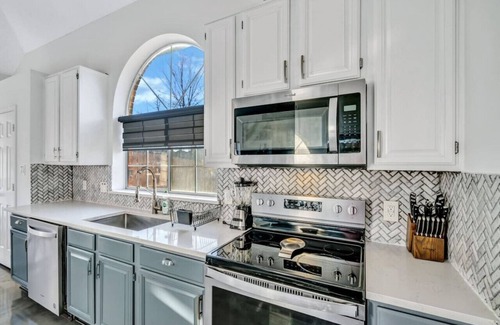 Dallas House | Poolside Paradise: 5BD Retreat