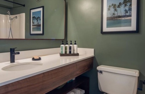 Historic Kailua Village Hotel | Poolside Peace Meets Island Play—Your Kona Getaway Starts Here l 4 Rooms
