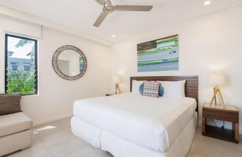 Port Douglas Apartment | Poolside Relaxation - Resort Retreat with Beach Access