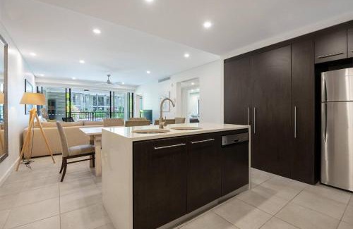 Port Douglas Apartment | Poolside Relaxation - Resort Retreat with Beach Access