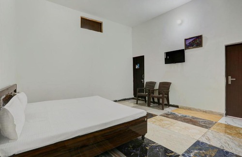 Aligarh Hotel | POP 81417K Hotel Blue Heaven