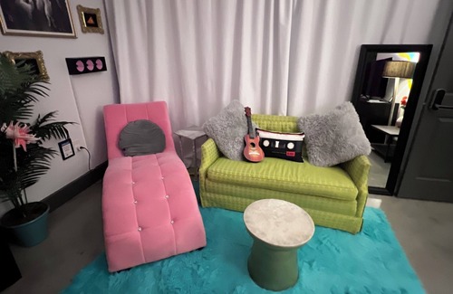 Bearss Plaza Hotel | Pop Culture Luxury Suite Tampa