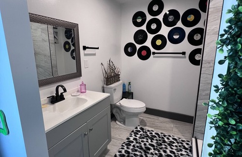 Bearss Plaza Hotel | Pop Culture Luxury Suite Tampa