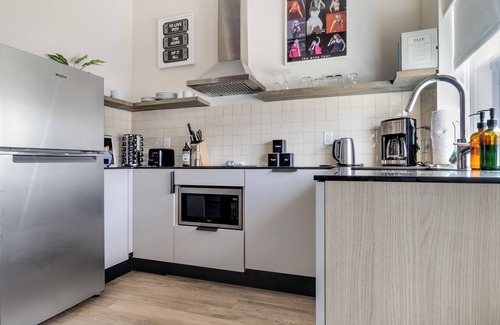 Buena Vista Apartment | Pop-Inspired Hideaway w/Kitchen & Walkable Access to DT Nashville | Conway C102