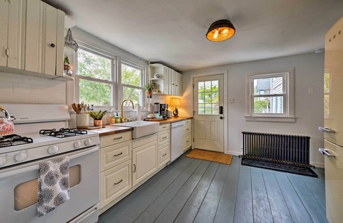 Cape May Court House Cottage | 'Poplar Cottage' Minutes to Stone Harbor Beaches!