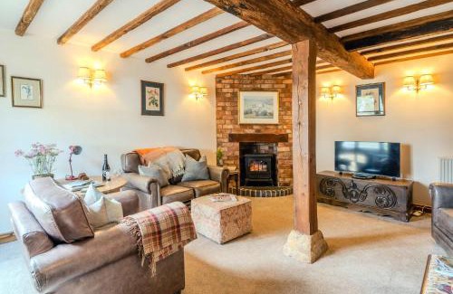 Dumbleton House | Poplar Cottage - Historic Barn in Dumbleton