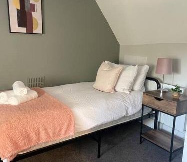King's Lynn Apartment | Poplar House-2Bedroom house in town centre with free Parking by ShortStays4U