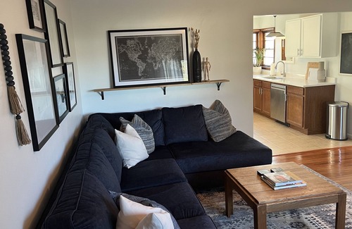 Three Oaks House | Poplar Place - 3 BR - Hot Tub - Steps from Downtown