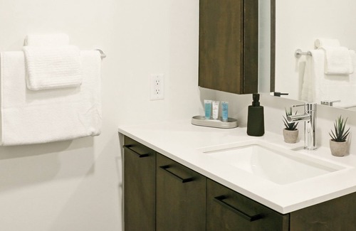 Southwest Apartment | PoplarHouse 1BD+Den 5
