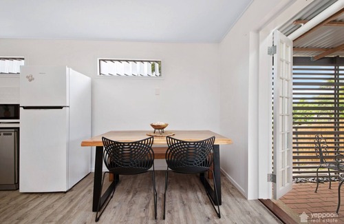 Cooee Bay House | Poppies Cottage - Beachside retreat in Cooee Bay