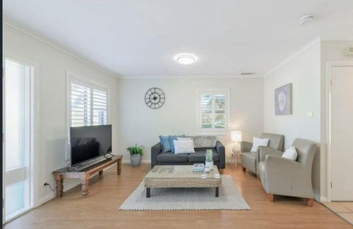 Cams Wharf House | Poppies Lakeview Terrace 405