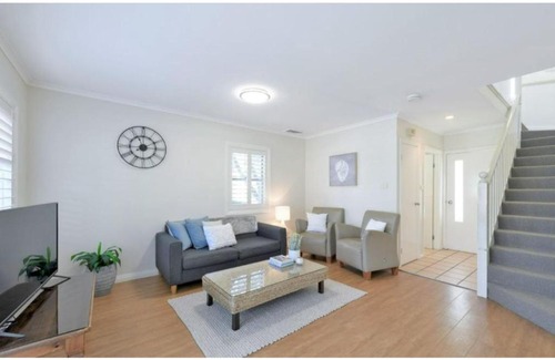 Cams Wharf House | Poppies Lakeview Terrace 405