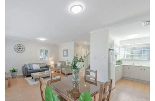 Cams Wharf House | Poppies Lakeview Terrace 405