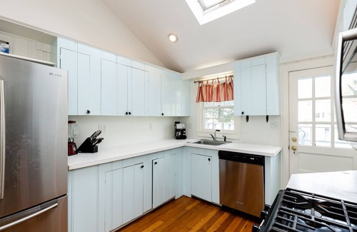 Popponesset Cottage | Popponesset-3 Bed, 1 bath, Sleeps 6, A/C, outdoor shower. Walk to Bluff beach