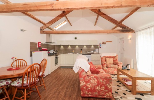 Cowbridge Cottage | POPPY COTTAGE, character holiday cottage in Llantwit Major