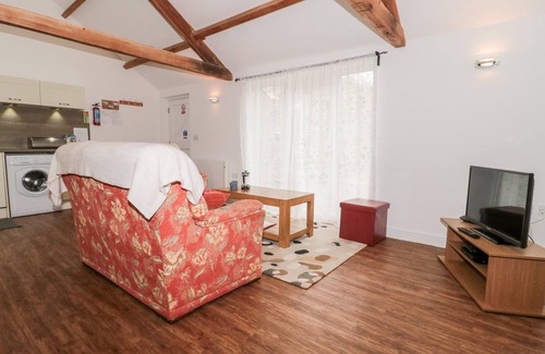 Cowbridge Cottage | POPPY COTTAGE, character holiday cottage in Llantwit Major