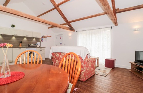 Cowbridge Cottage | POPPY COTTAGE, character holiday cottage in Llantwit Major