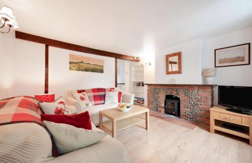 Briston House | Poppy Cottage