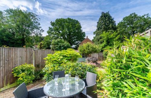 Briston House | Poppy Cottage