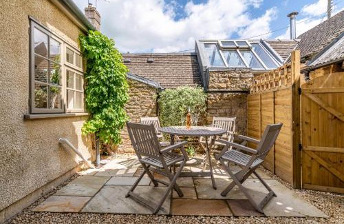 Broadwell House | Poppy Cottage