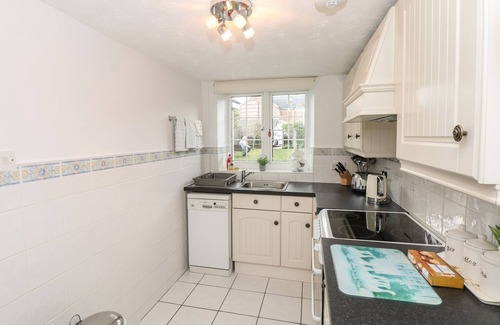 Charlton Marshall Cottage | POPPY COTTAGE, family friendly, with open fire in Charlton Marshall