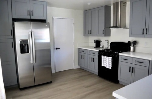 Canyon Country House | Poppy Meadow 3 Bedroom Casita with Pool