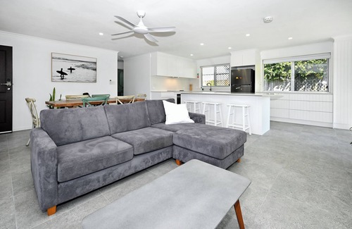 Warana House | Poppy's Beach House - Absolute Beachfront