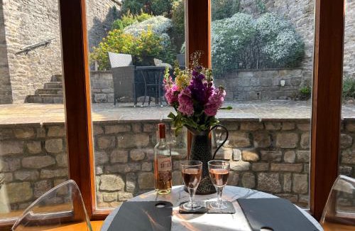 Middleham House | Poppy's Footprint