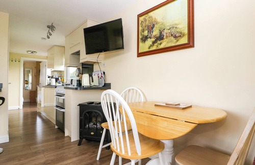 Llanvair Kilgeddin Cottage | POPPY, with a garden in Raglan