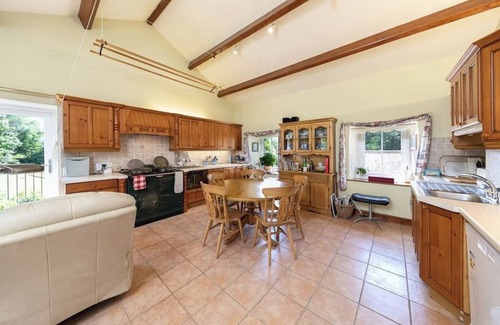 Alston Cottage | Poppythorn Cottage Duplex Free Wi-Fi Hot Tub Nature Retreat Cosy
