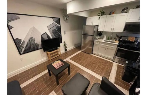 Hunters Point Apartment | Popular L.I.C Apartment - 1 stop from Manhattan