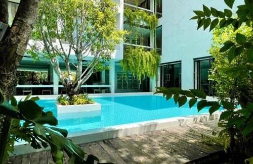 Wua Lai Hotel | POR Daowadung