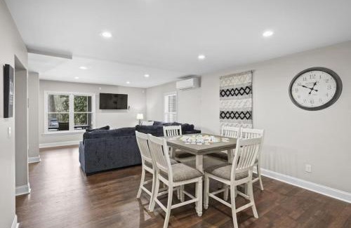 Mount Mourne House | Porch Paradise by AvantStay New Pool Firepit