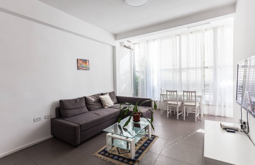 Old North Apartment | Port 2 Bedroom with 2 showers apartment