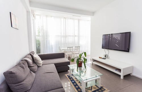 Old North Apartment | Port 2 Bedroom with 2 showers apartment