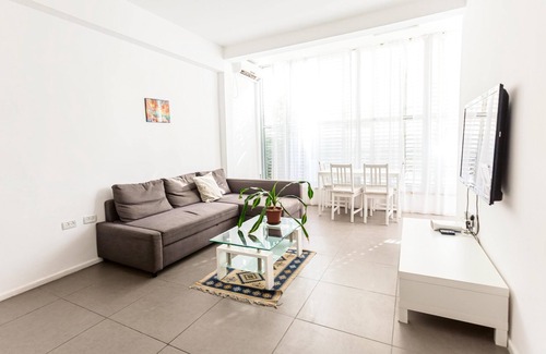Old North Apartment | Port 2 Bedroom with 2 showers apartment