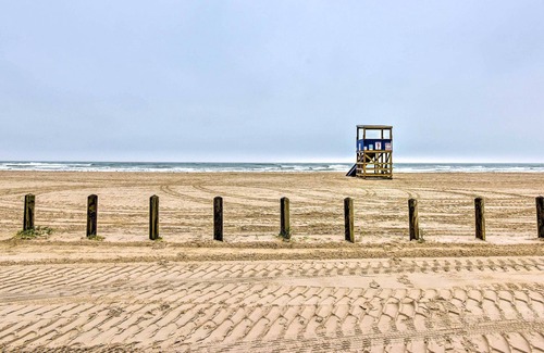 Sand Point House | Port Aransas Home w/Pool - Walk to Sandpoint Beach