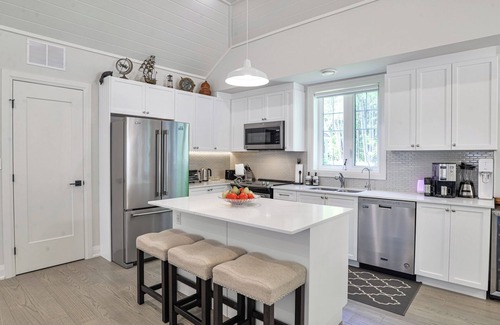 Minett House | Port Carling Cottage (#23)