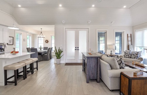 Minett House | Port Carling Cottage (#23)