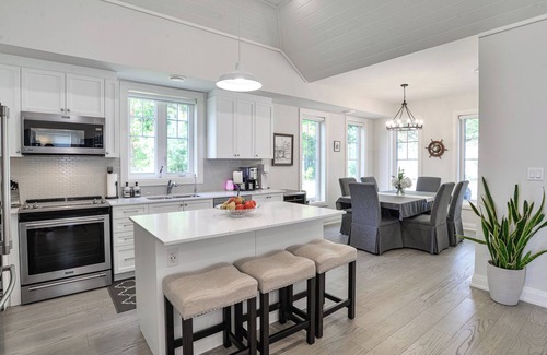 Minett House | Port Carling Cottage (#23)
