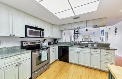 Port Charlotte House | Port Charlotte Private Waterfront Condo WA4410-317