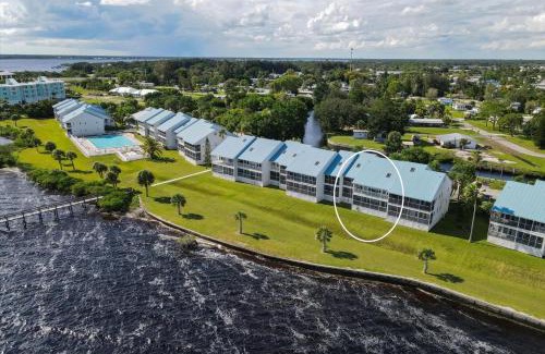 Port Charlotte House | Port Charlotte Private Waterfront Condo WA4410-317