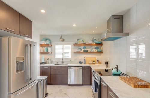 Port Clinton House | Port Clinton Home w/Lake View - Walk to Beach!