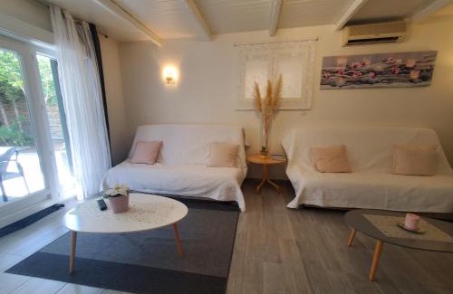 Frejus Port Apartment | Port FREJUS T2 58m2 climatise avec terrasse, parki