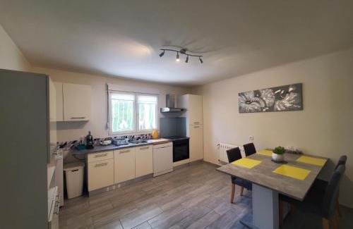 Frejus Port Apartment | Port FREJUS T2 58m2 climatise avec terrasse, parki