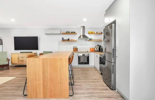 Port Willunga House | Port Parade - Poolside BBQs and Modern Beach Living