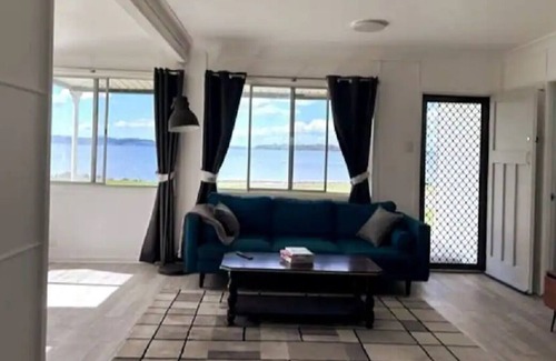 Swan Bay House | Port Stephens Getaway - Waterfront Home