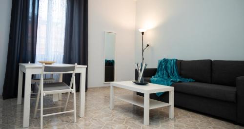 Salario Apartment | Porta Pia Holiday Home by Hostand