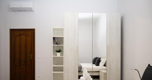 Salario Apartment | Porta Pia Holiday Home by Hostand